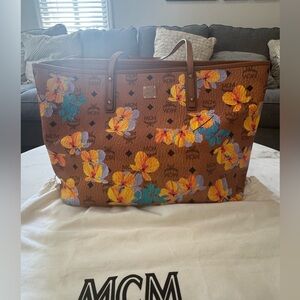 Visetos Flower Medium Cognac. Limited in great condition.